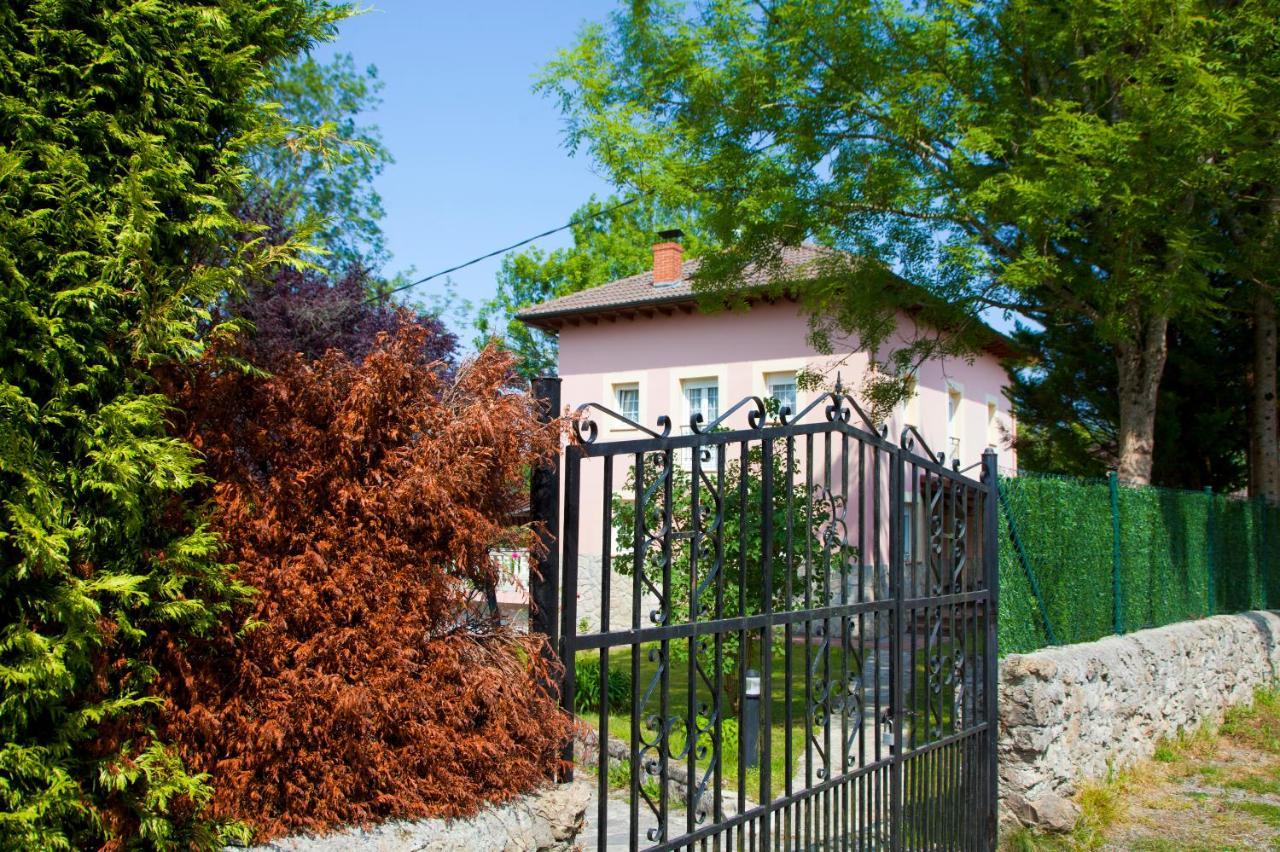 Villa Mercedes Piloña Exteriér fotografie